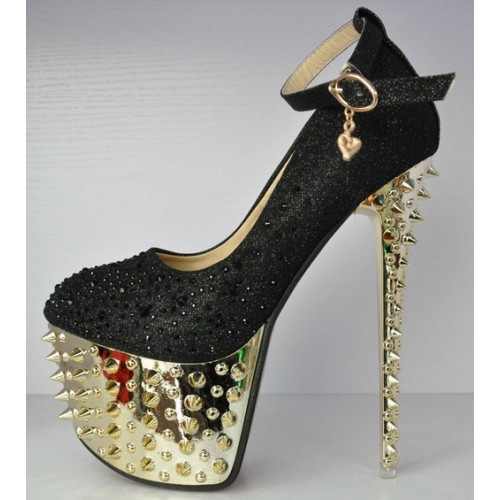 salto alto com spikes