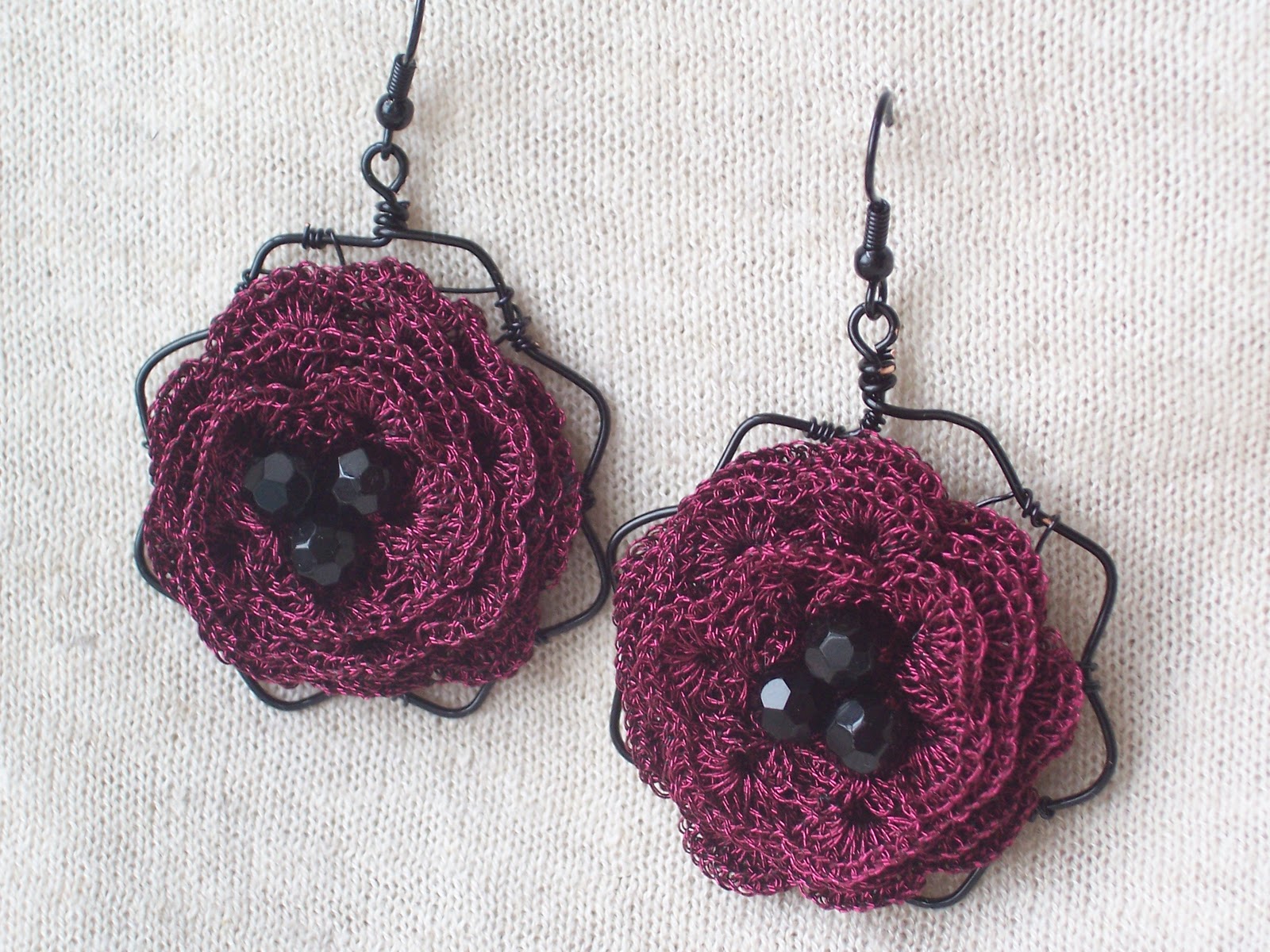 Outstanding Crochet Crochet earrings "Dark Roses"
