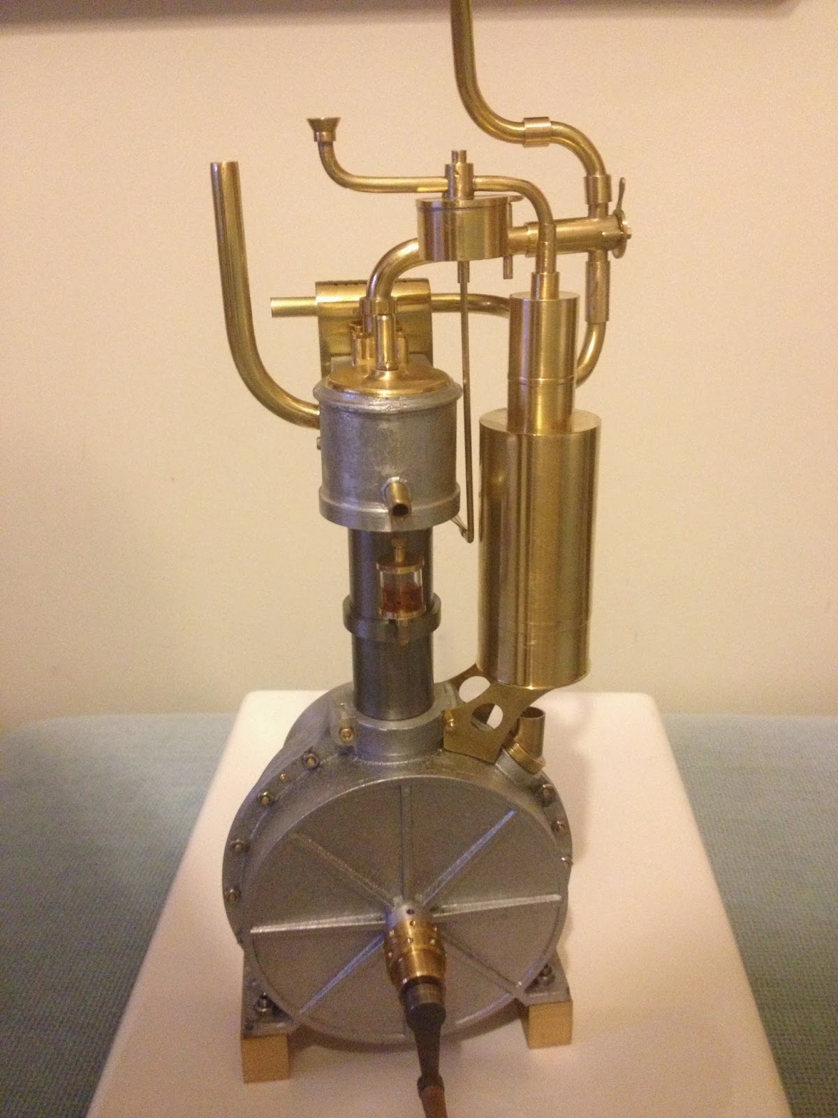 Serhat Ece's Daimler 1885 Grandfather clock engine
