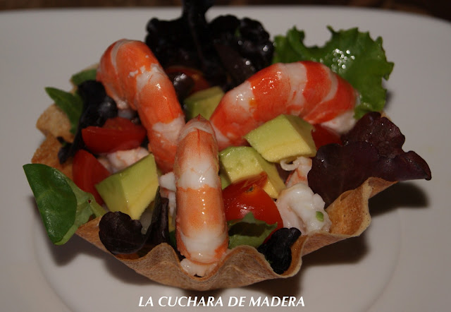 Cesta De Ensalada Con Langostinos
