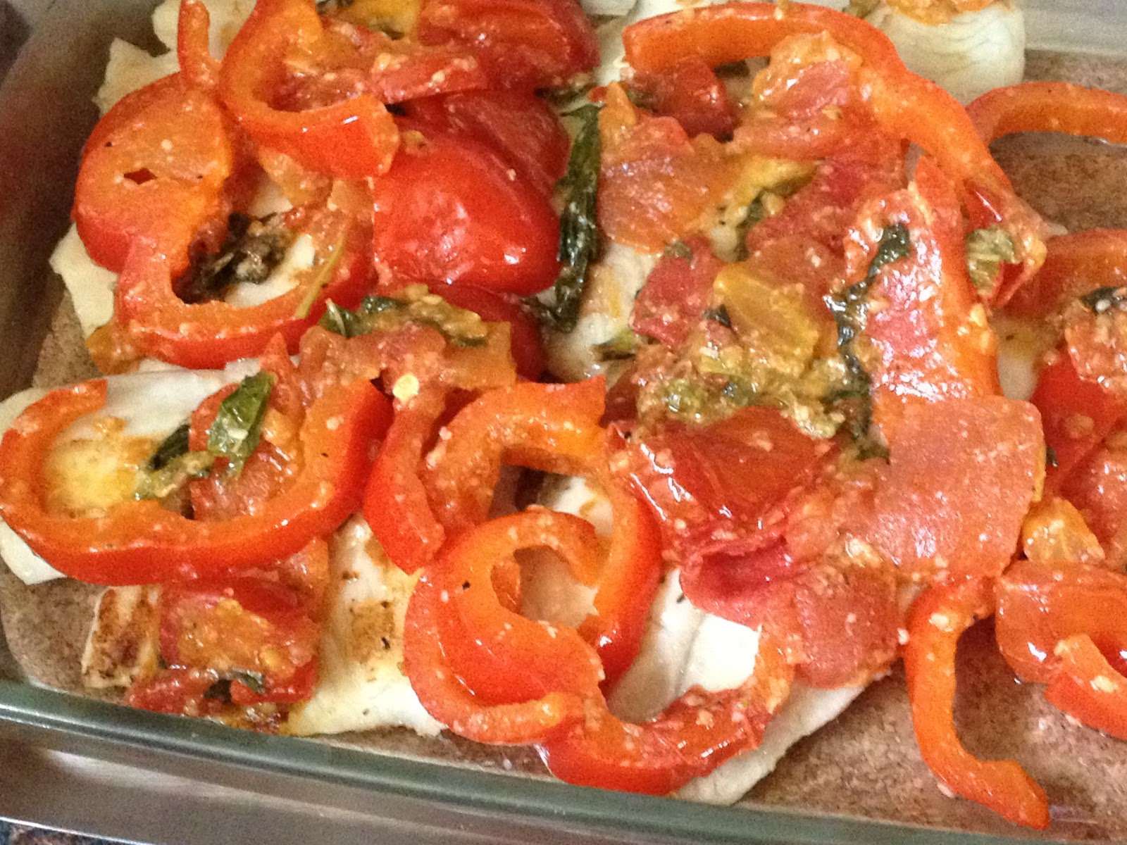 Cocinar como terapia Tilapia con salsa de tomate y pimiento rojo