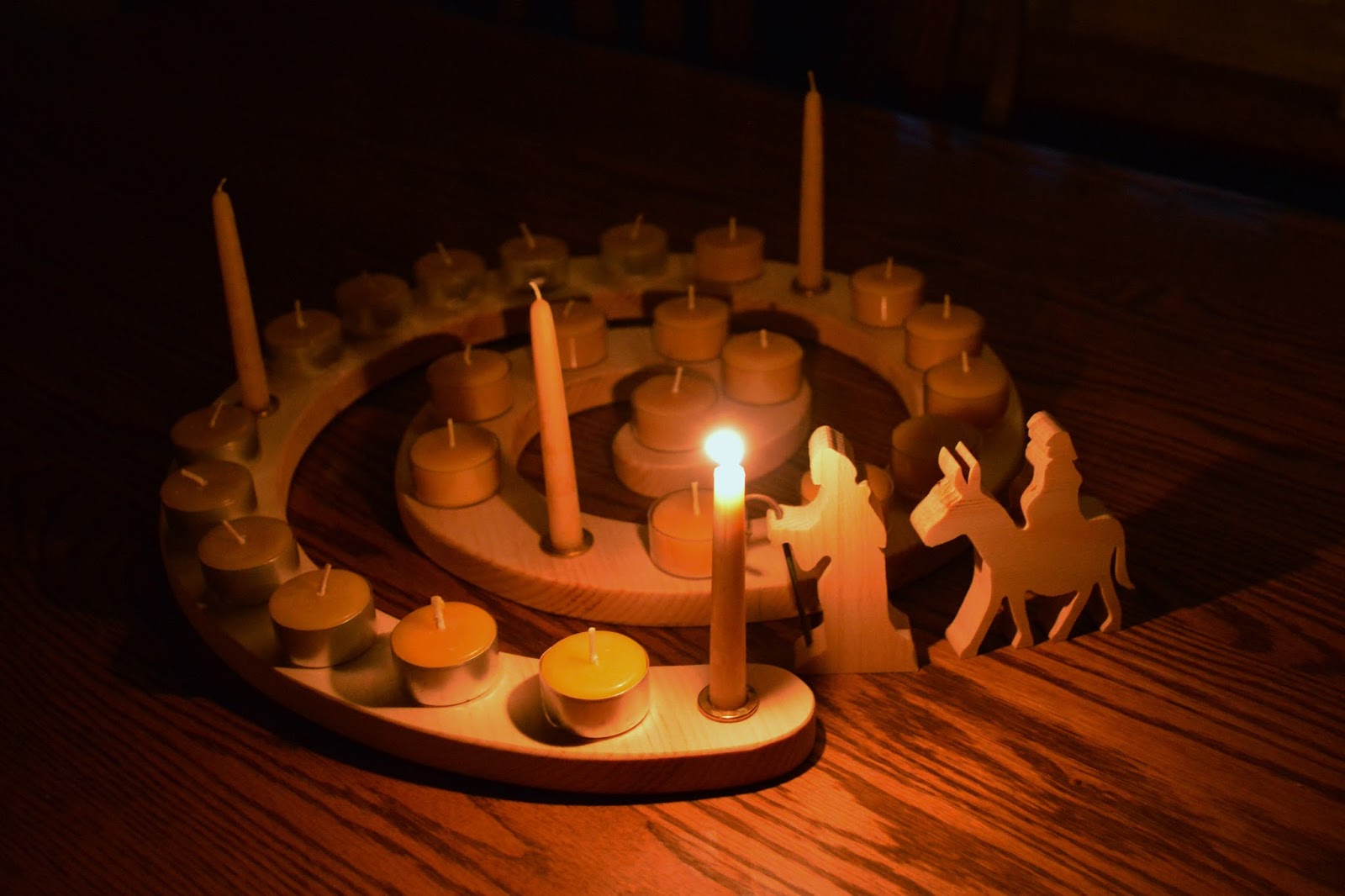 Mothering with Mindfulness : The First Light of Advent