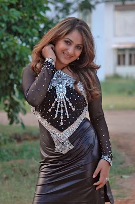 GLAMOROUS ACTRESS GOWRI MUNJAL  PICTURES