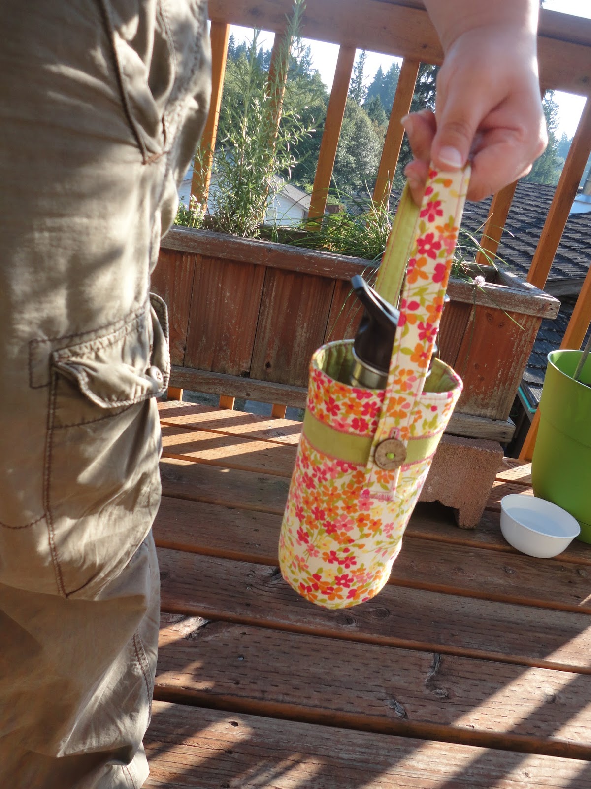 Me Sew Crafty: Water Bottle Holder with a Shorter Strap