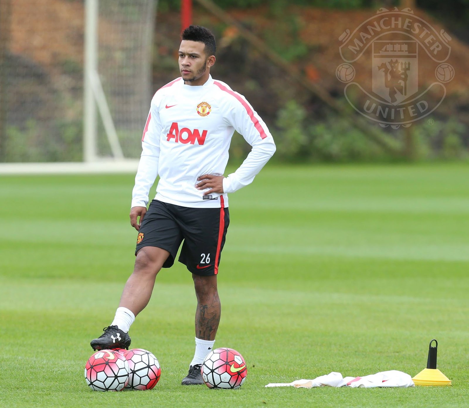 Memphis Depay Trains in Under Armour Leather Boots in First Manchester United Training Footy