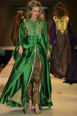 caftan vert royale en France / défilé gratuit de Caftan de luxe en France