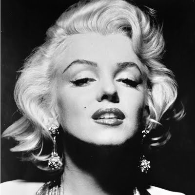old hollywood lighting. i have always loved old hollywood photographs of stars, mostly for the dramatic lighting used to make stars look their best.