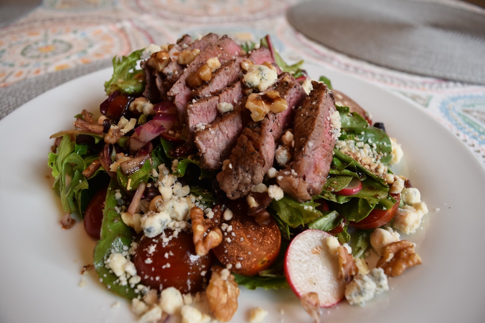 Chow Bella Steak Salad with Walnuts and Blue Cheese