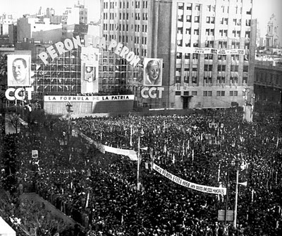 Resultado de imagen para foto perÃ³n plaza de mayo