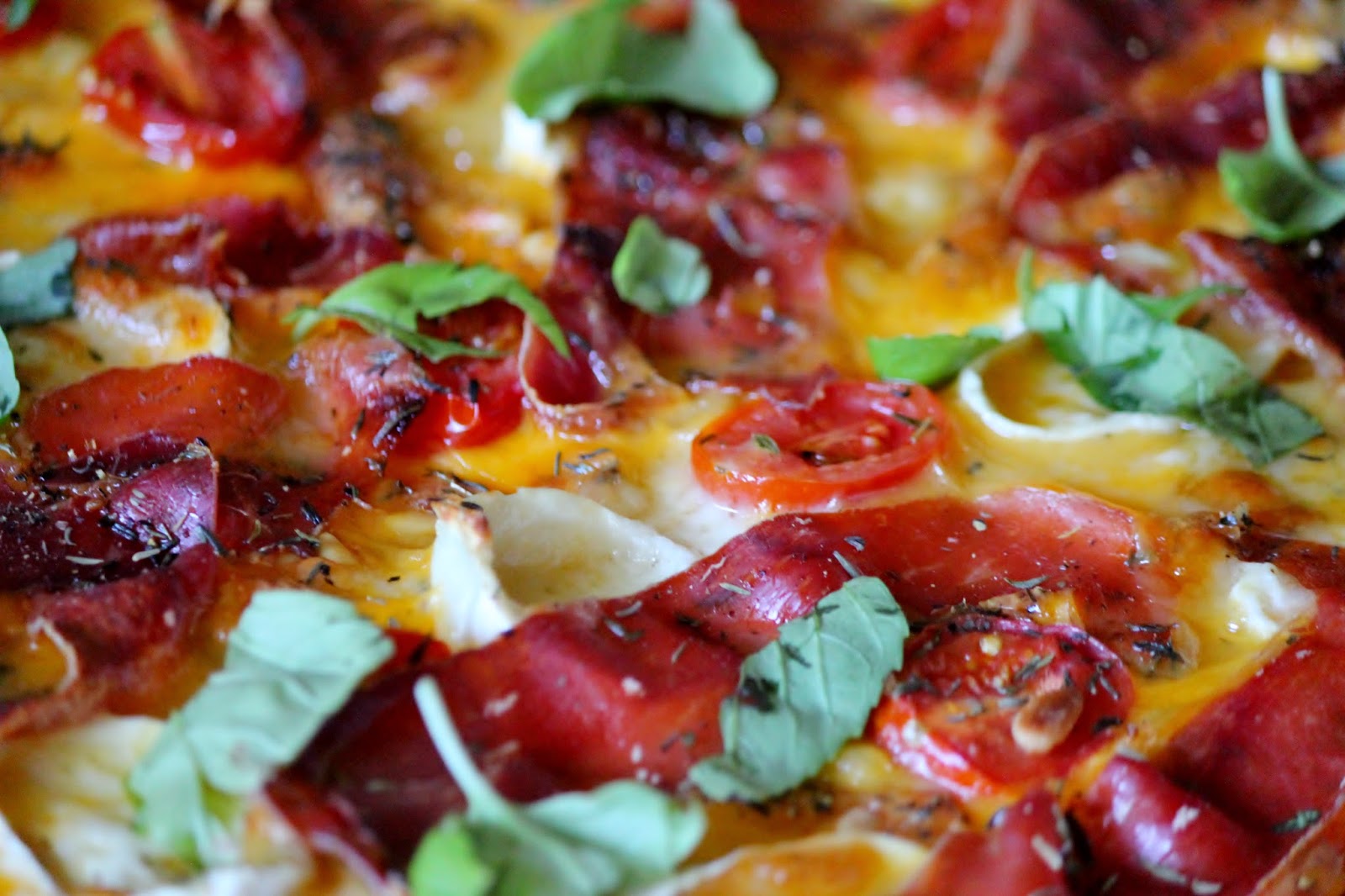 Huvilaelämää ja mökkiruokaa Cheddarpizza italialaisittain