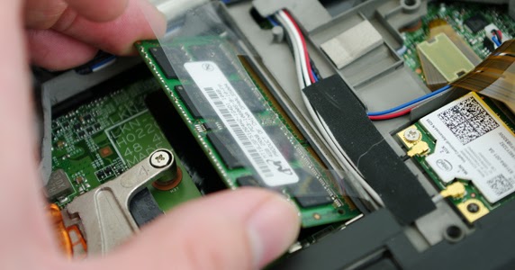 Cara membersihkan slot ram pc