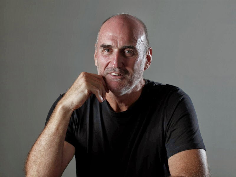 Kids' Book Review 12 Curly Questions with author Phillip Gwynne