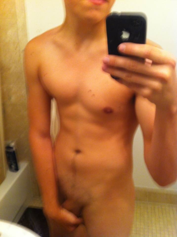 Dylan Sprouse - Naked Twitter Pics.