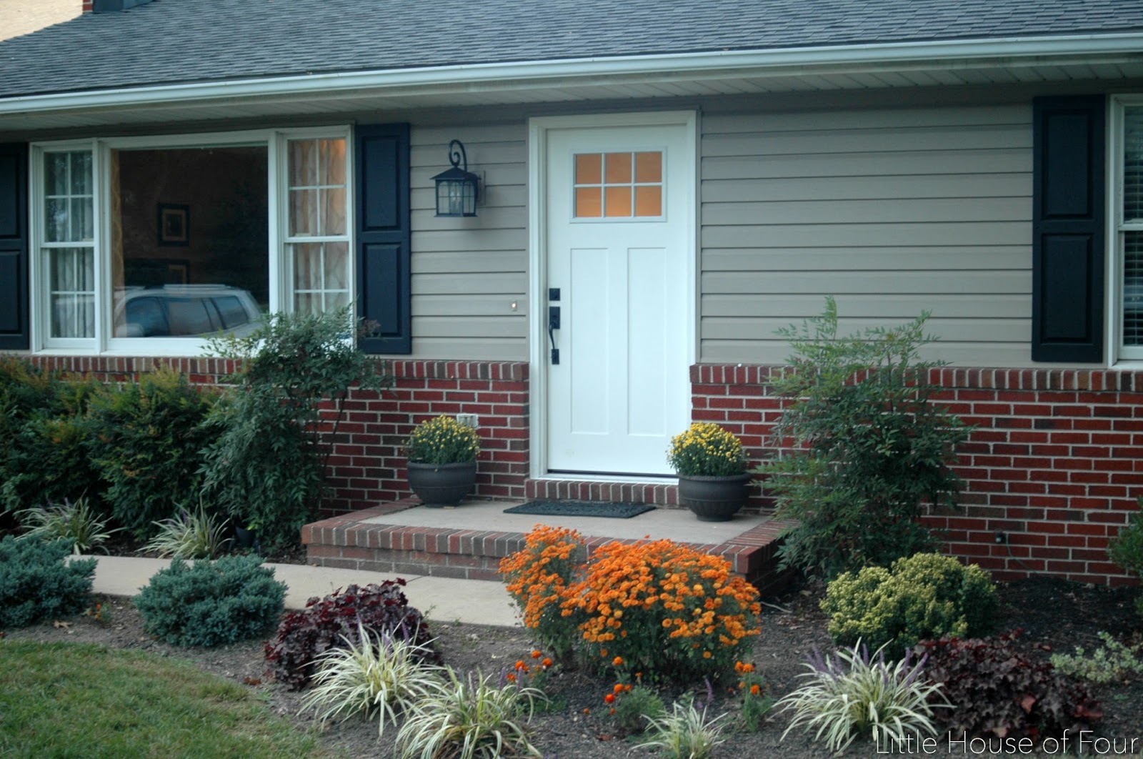 Updating the entryway with Sherwin Williams Iron Ore