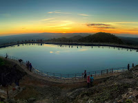 Menikmati Indahnya Panorama Gunungkidul Dari Embung Nglanggeran Menikmati Indahnya Panorama Gunungkidul Dari Embung Nglanggeran