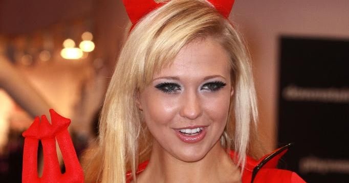 Dirty Hollywood: Sophie Reade Avril Lavigne
