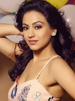 Aksha Pardasany glamorous portfolio-cover-photo