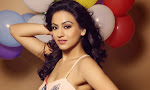 Aksha Pardasany glamorous portfolio-thumbnail