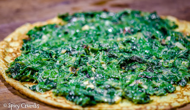 Zapečené palačinky se špenátem a sýrem