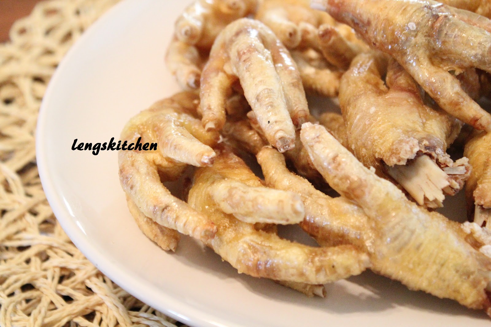 Kitchen Chaos Braised Chicken Feet with Mushroom 冬菇焖鸡脚