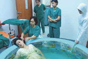 Melahirkan Dalam Air