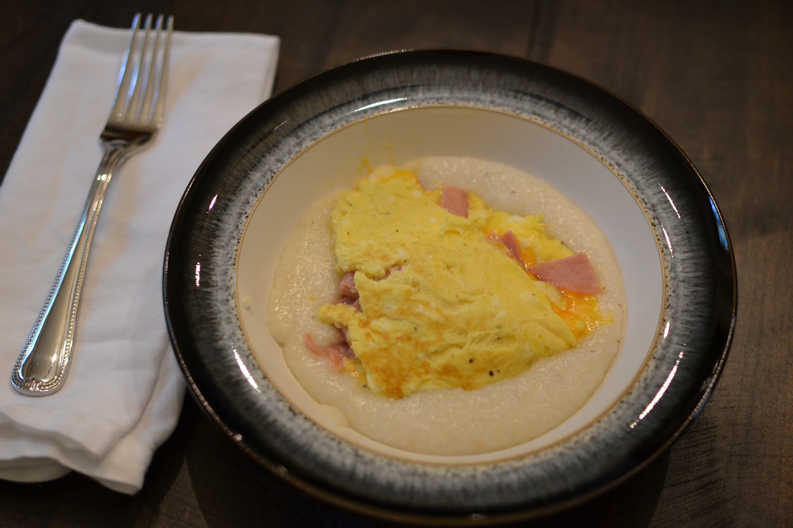 the eibls Omelet and grits