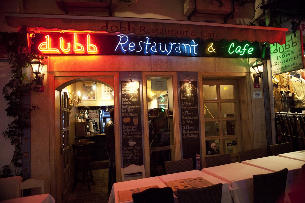 Masalsi Bir Hint Restaurant I Dubb Giz Li Teras