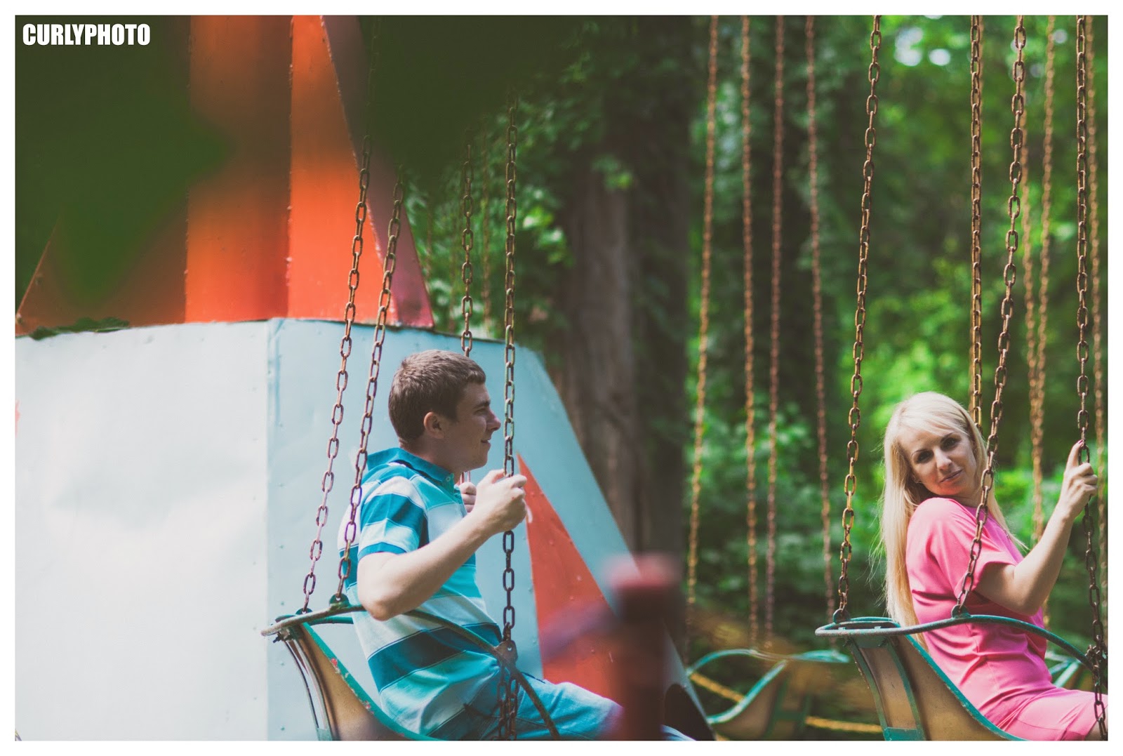 Алена и Саша лавстори в парке развлечений свадебный фотограф в Киеве, предсвадебная фотосессия, съёмка в стиле pepsi, фотосессия в парке развлечений, семейный фотограф, фотосъёмка с попкорном и пепси