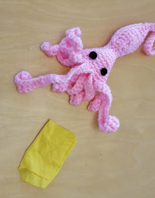 Crochet squid cat toy with refillable catnip pocket