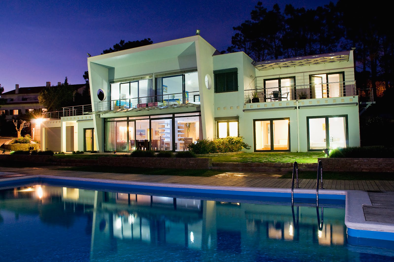 Click on photos to visit Casa do Lago, the amazing villa for holiday rentals