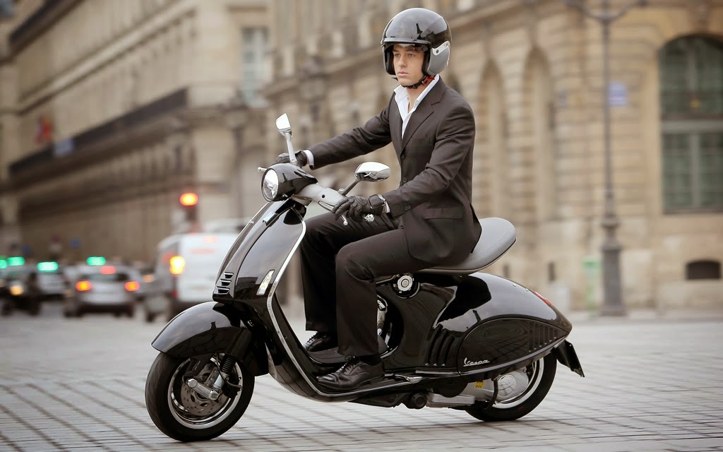 Vespa 946