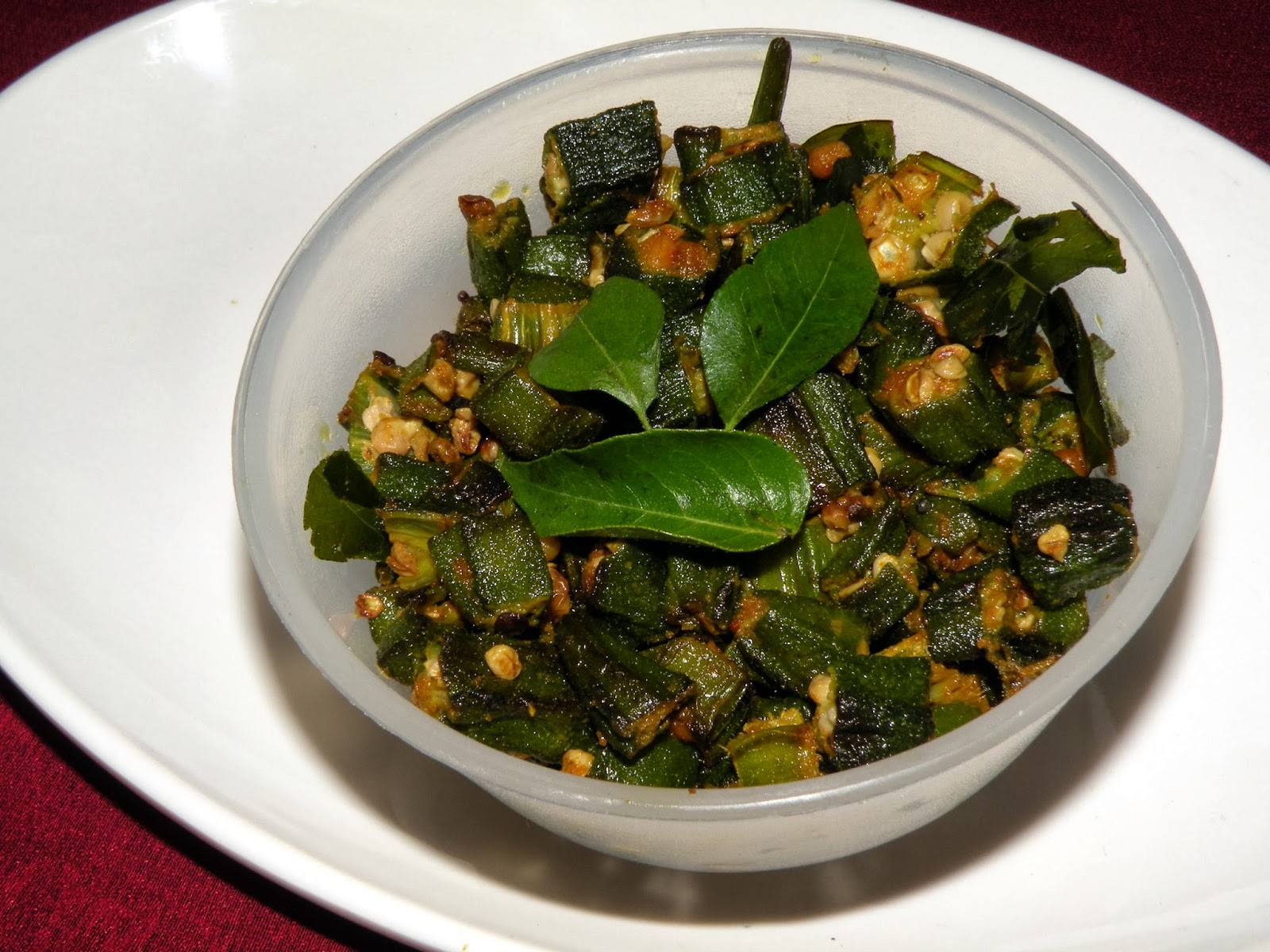 Vendakkai Poriyal Recipe / Lady's Finger (Okra / Bhindi )Stir fry