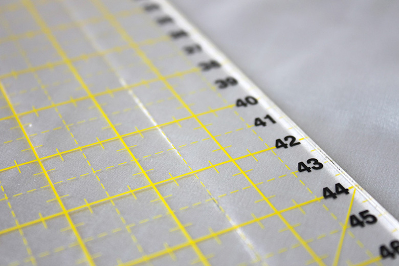 Cutting bias tape Cutting bias tape