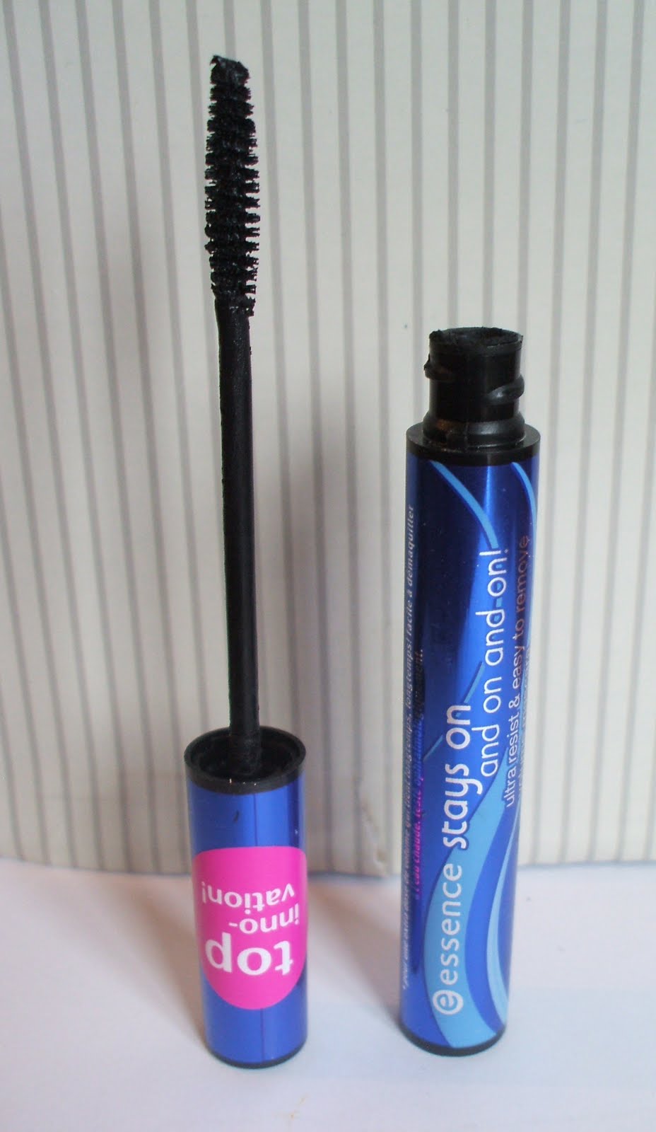 Definitelybeauty Essence Stays on and on and on Mascara