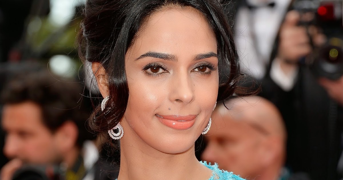 Mallika Sherawat Showing Her Sexy Curves In Blue Dress At 'Grace of
