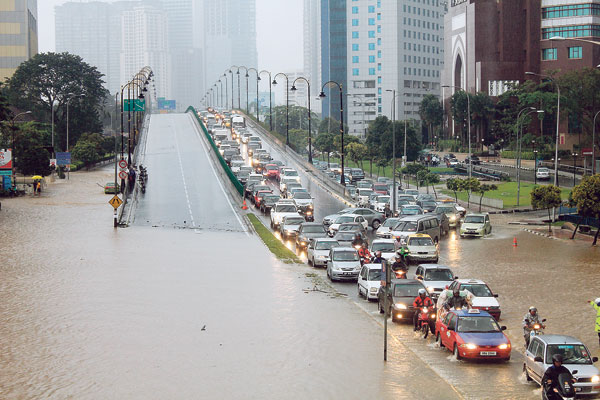 [Pic] Banjir Kilat di Kuala Lumpur  Jalan Tun Razak
