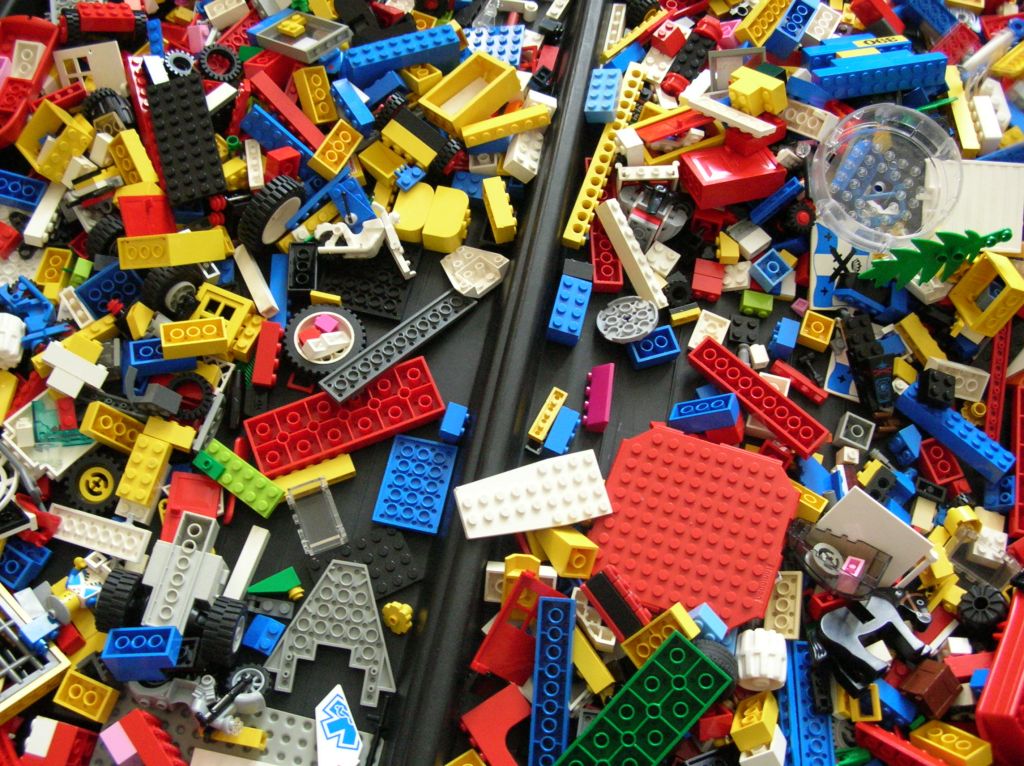 ORDINARY MOMMY DESIGN Our Lego CleanUp Solution.