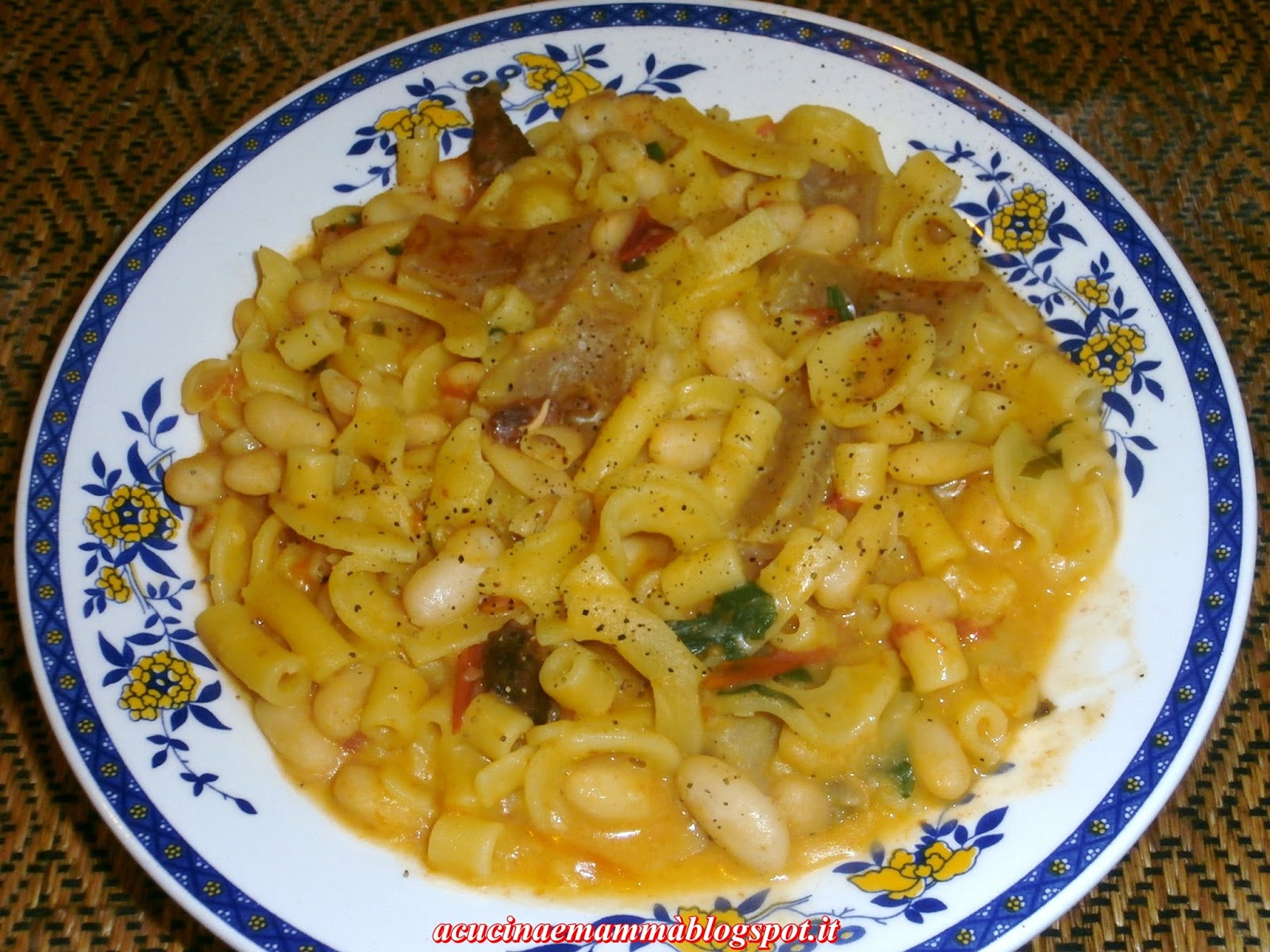 a cucina e mammà Pasta e fagioli con le cotiche