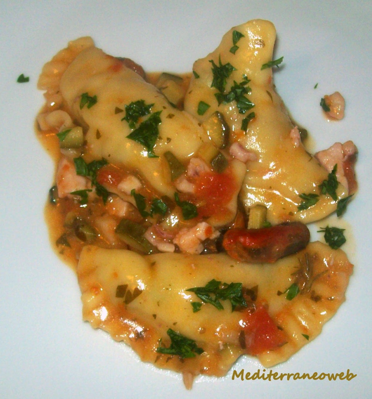 RAVIOLI DI PASTA FRESCA CON TARTARE DI PESCE SPADA