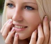 பெண்கள் அதிகம் சிரிப்பது ஏன்? ஆய்வில் கண்டுபிடிப்பு Smilinggirl-seithy-4-150