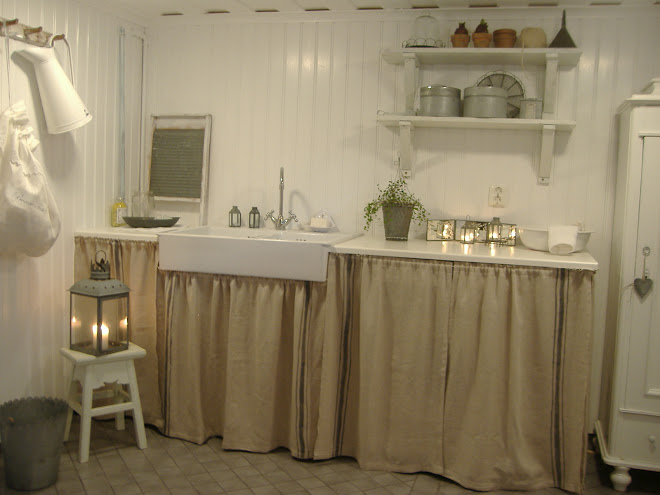 C h a r m i g t ~ l a n t l i g t: mera badrum och lite till