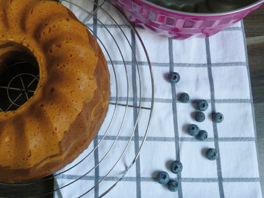 binedoro Blog ⎮ Aus meiner Küche: Marmor-Gugelhupf mit Heidelbeeren ⎮ #ichbacksmir