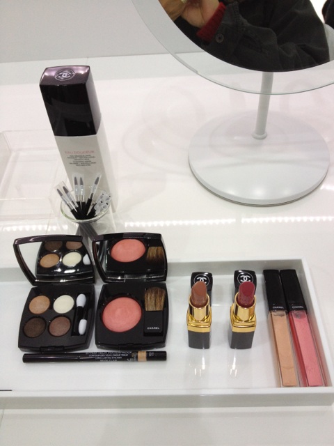 Rouge Deluxe: Chanel Le Blanc Collection for Spring 2012
