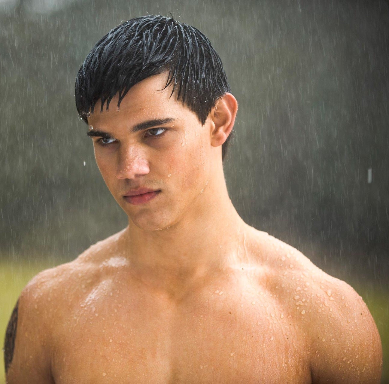 http://2.bp.blogspot.com/-dNB3zltiiZw/TmYpxEP35oI/AAAAAAAADVI/syK63zYg9d8/s1600/newmoon_taylor_lautner.jpg