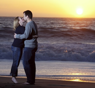 http://2.bp.blogspot.com/-dNnBGs-AG3E/TlTSLpnVuYI/AAAAAAAAFCc/orZ8NZEmvXs/s320/Kissing+Couple+Image.jpg