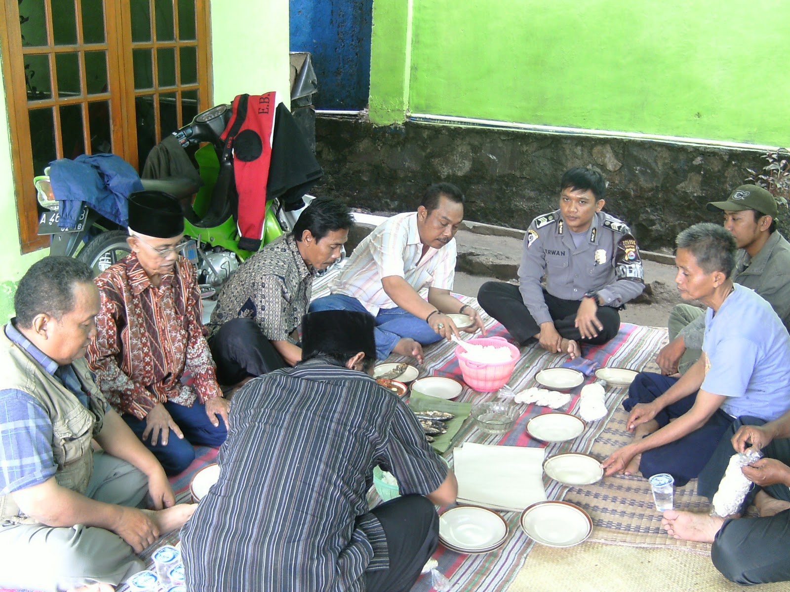 DEMOKRASI DALAM PEMILIHAN KETUA RT (PILKARET) Kelurahan