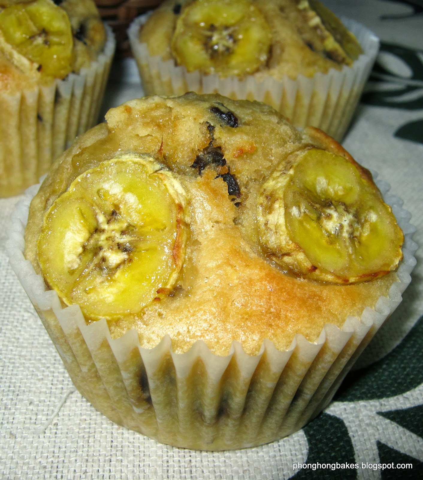 Phong Hong Bakes and Cooks! Banana Raisin Muffins
