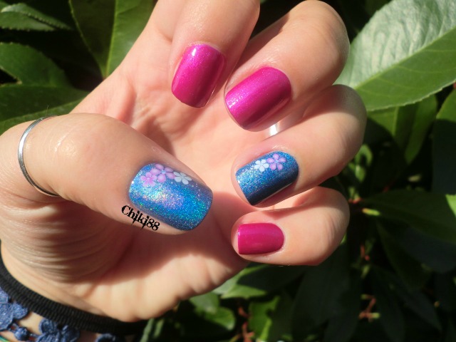 Nail art - Blu e fucsia - foto al sole
