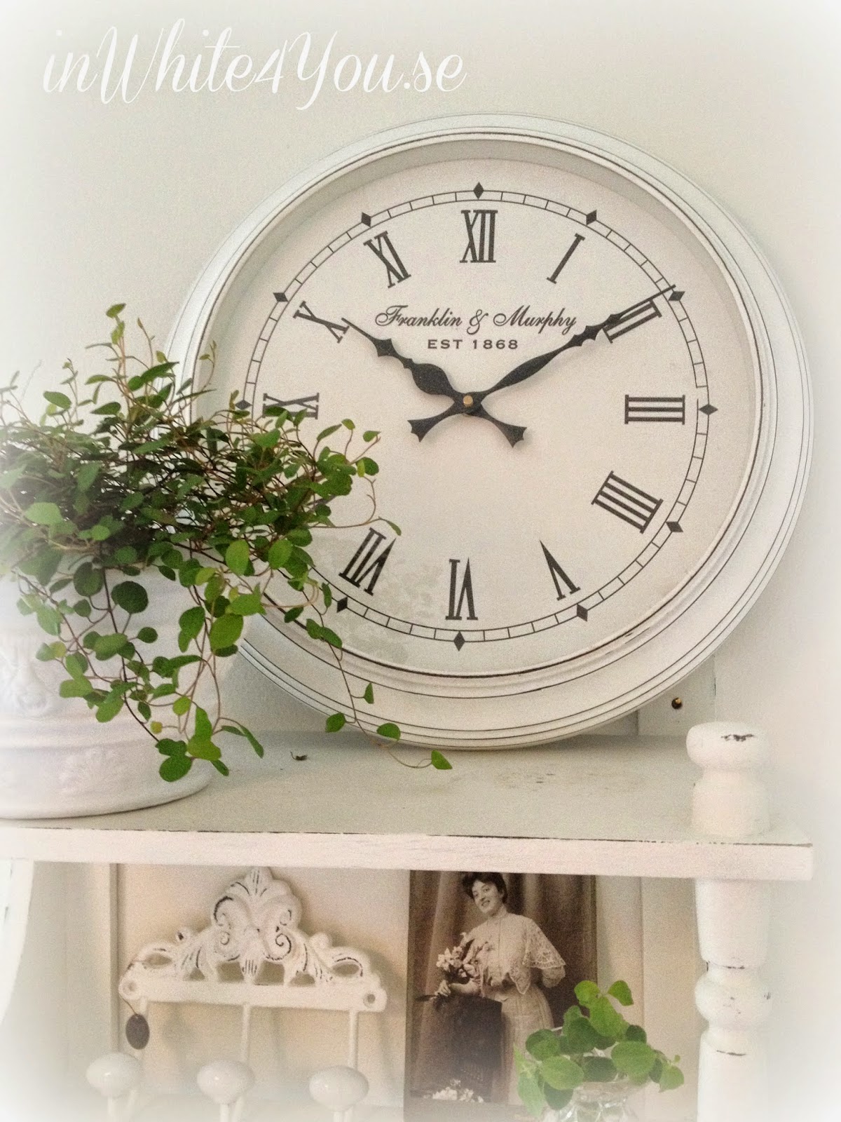 Inwhite4you: shabby chic klocka i vitt nu tillbaka i butiken...