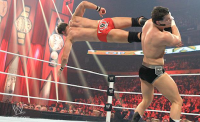 patadas voladoras estremesedoras del luchador dibyase cuando peleaba con cody